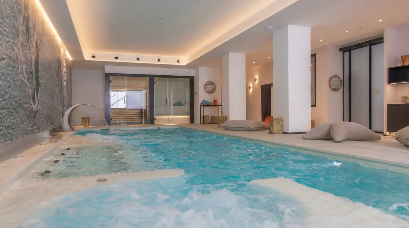 ✈ Ibiza: Volo diretto più 3 o 7 notti in hotel 4* con Spa