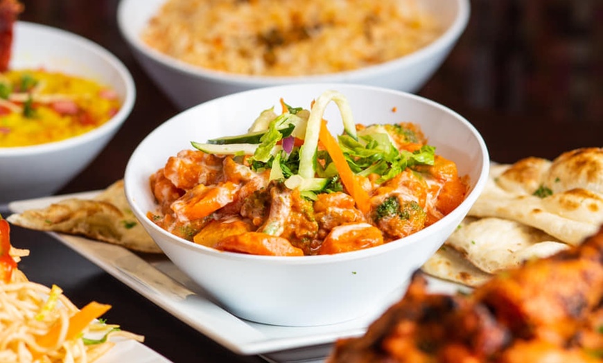 Image 4: Delicious Deals: 20.00 or 40.00 CAD Coupon or Buffet for 2 or 4 People