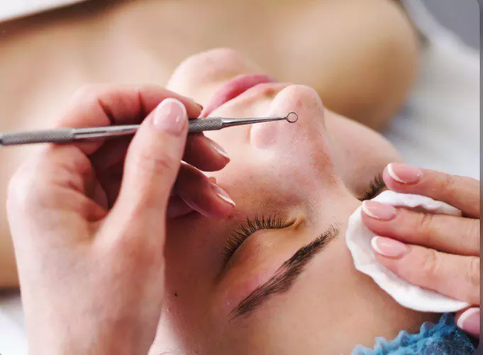 Wieloetapowe oczyszczanie twarzy z konsultacją kosmetologa