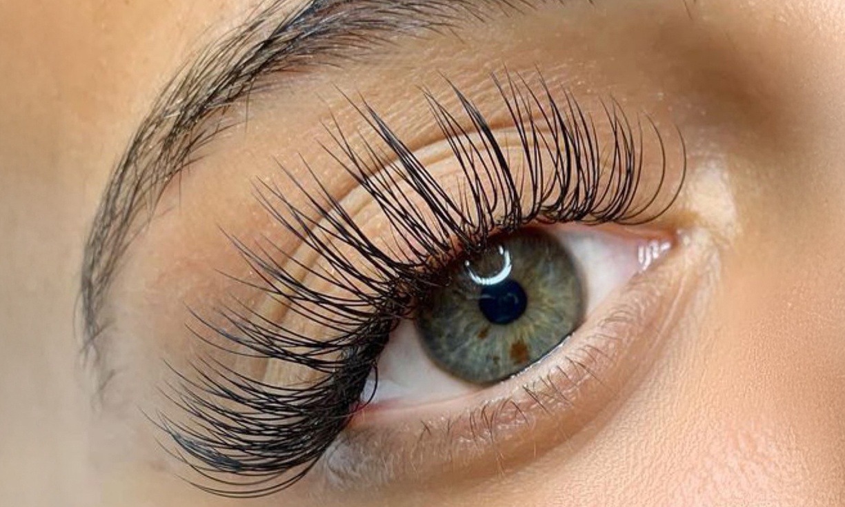 Full Set Cashmere Classic or Volume Eyelash Extensions + 2-Week Fill