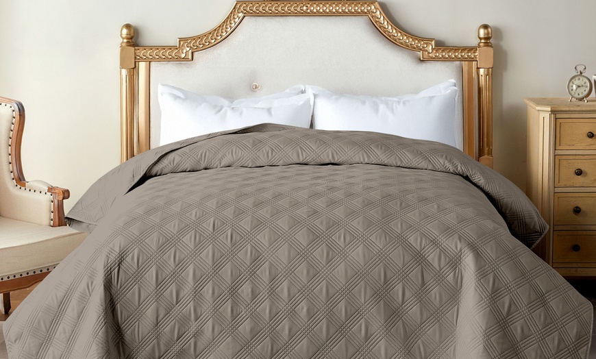 Image 7: Birmingham Satin Double Bed Quilt