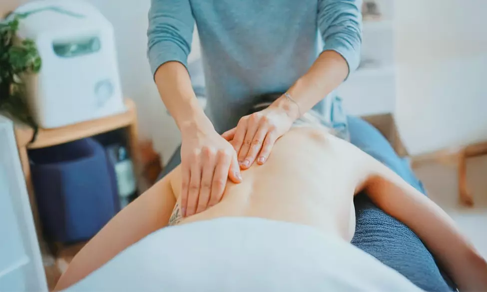 60 oder 90 Min. Ganzkörper-Massage nach Wahl mit Peeling und optionaler Gesichtsbehandlung (bis zu 60% sparen) - Primary Image