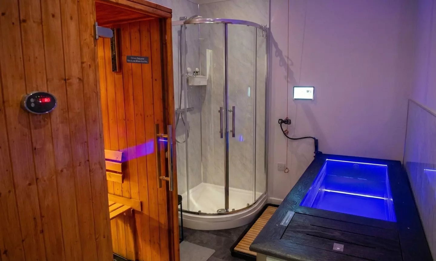 1, 2, or 3 Float Therapy Sessions in Glasgow–60-Min Private Experience