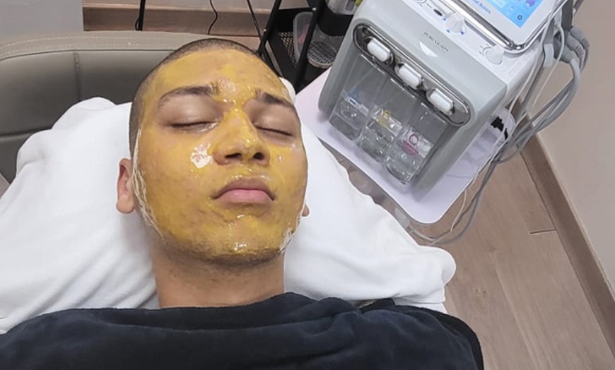 Image 9: Hydra facial, radiofrecuencia, fototerapia y electroestimulación