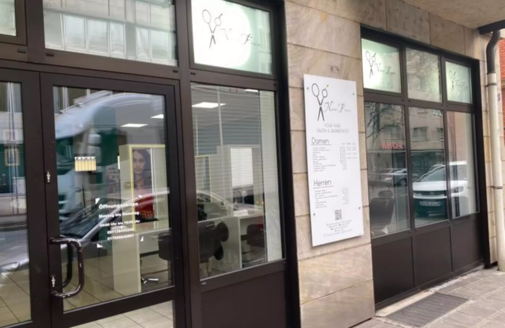 Haarschnitt für Herren, opt. inkl. Bartrasur, Augenbrauen zupfen, Wax & Maske für 1 Person (bis zu 37% sparen)