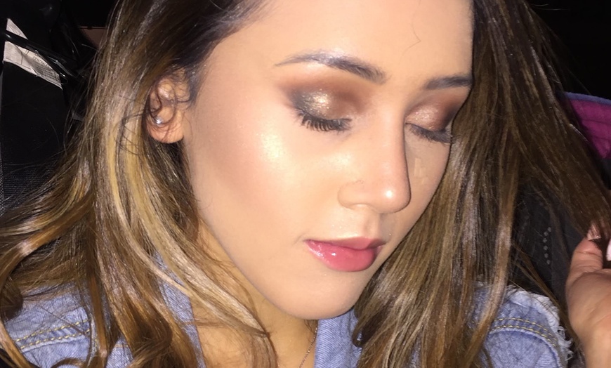 Image 9: Presume de piel ideal con 1 sesión de maquillaje especial para eventos
