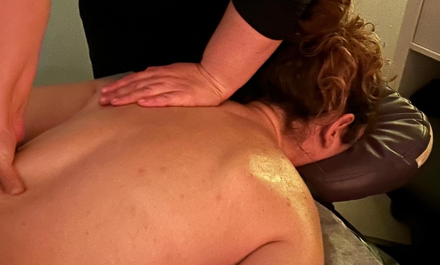 Image 3: Masajes de 30, 45, 60 o 70 minutos con rituales y aceites esenciales