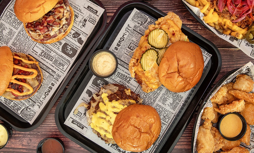 Image 2: Menú de hamburguesa con entrante, postre y bebida para 2 o 4 personas