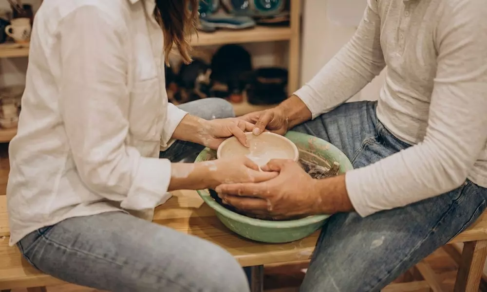 Crea y decora tu propia pieza de cerámica con barra libre y picoteo