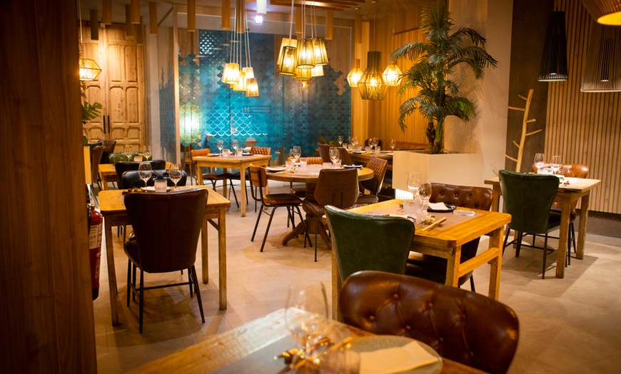 Image 4: Menú degustación para 2 o 4 personas con selección de platos cuidados