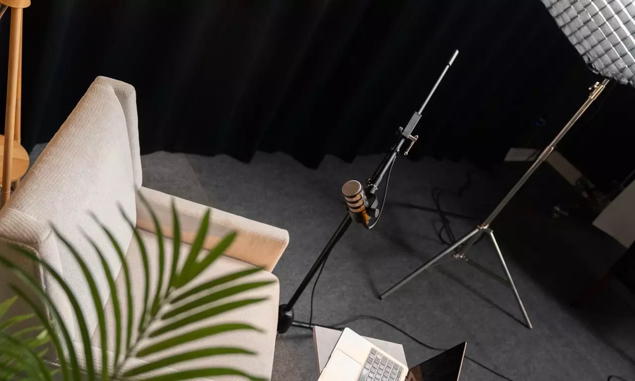 30, 60 or 90 Minute In-Studio Photography Session with Photo Package