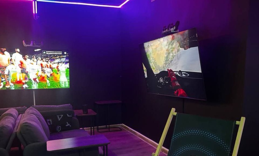 Image 4: Zanurz się w wirtualnej rzeczywistości lub emocjonującej grze na PS 5