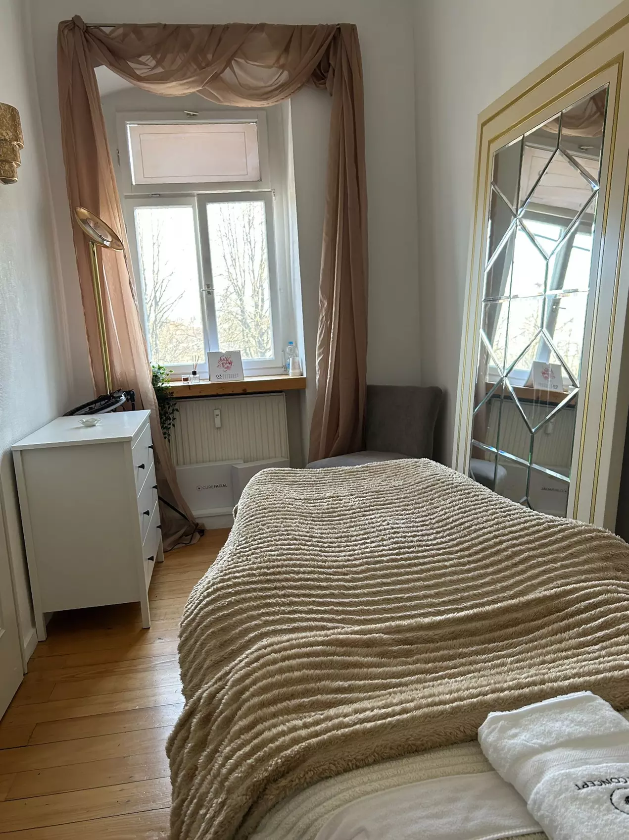 Klassische Gesichtsreinigung, Fruchtsäurebehandlung oder Microneedling