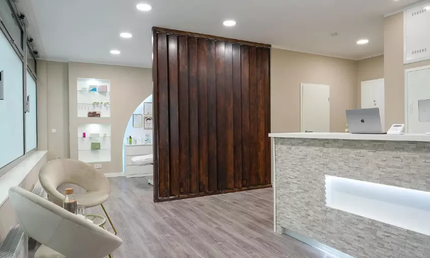 Verwöhne deine Haut: Microneedling Gesichtsbehandlung