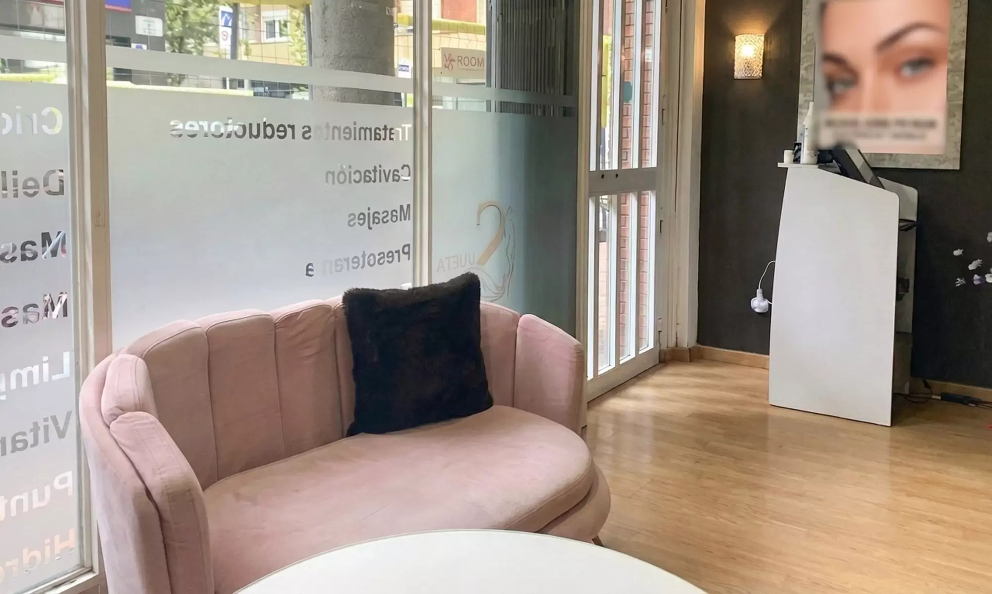 Cejas definidas: microblading pelo a pelo y/o laminado con diseño