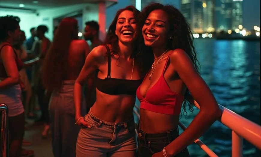 Image 12: 3-Hour Miami Hip-Hop Yacht Party with Live DJs & Free Drinks