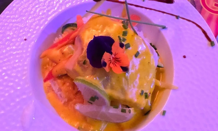 Image 3: Dîner-spectacle à Lyon : saveurs & show dans une cave du XVIᵉ siècle