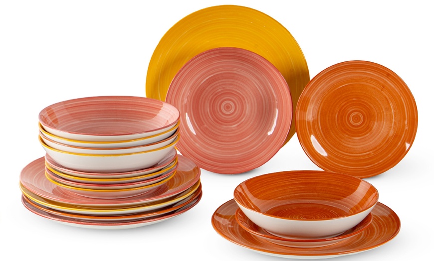 Image 3: Set di 18 piatti in porcellana colorati
