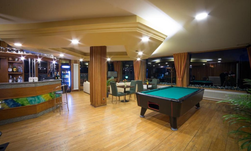 Image 6: Valle D'Aosta: camera doppia o matrimoniale con mezza pensione per 2