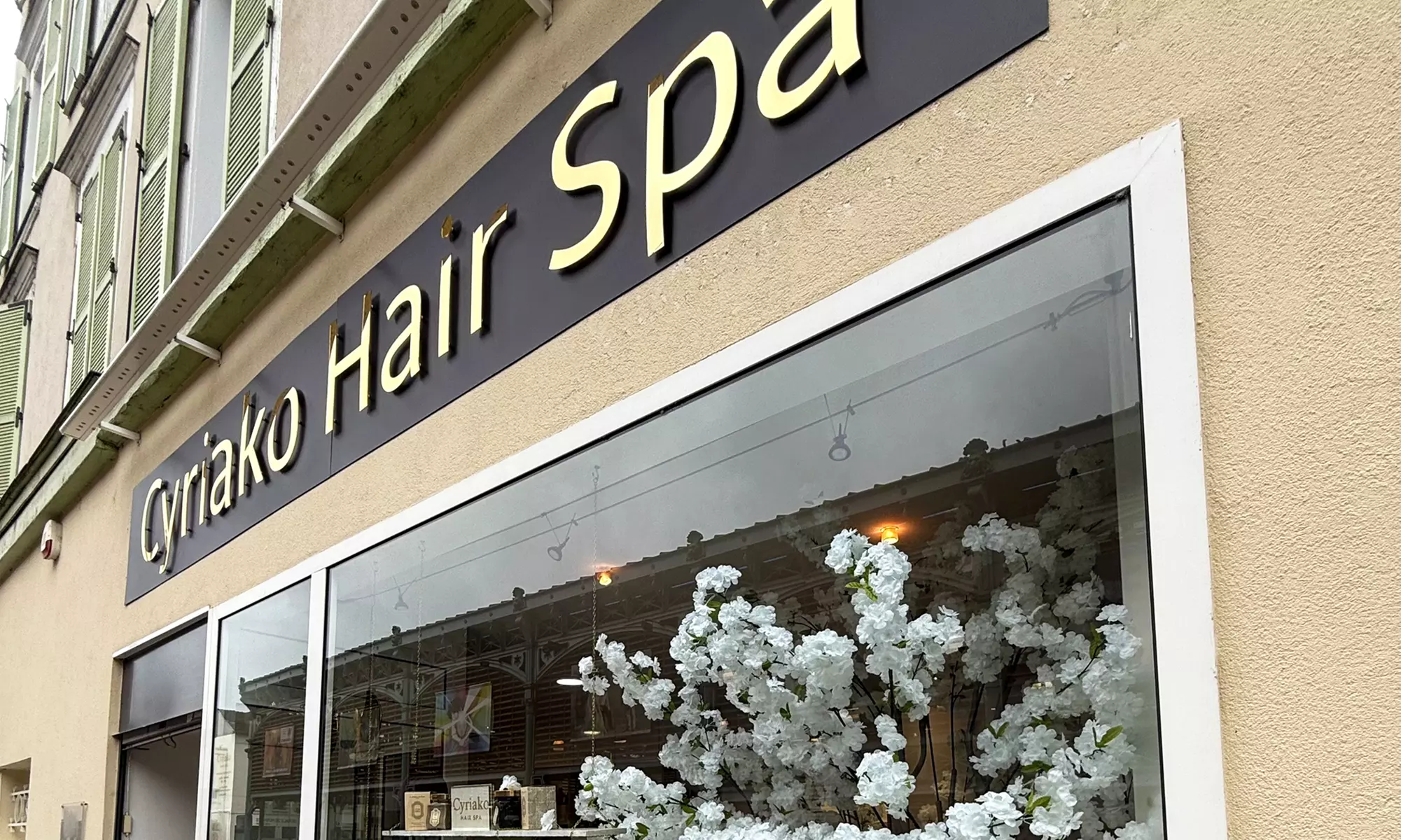 Massage traditionnel aux huiles chaudes d'1h ou japonais d'1h15 avec Cyriako Hair Spa (jusqu'à 54% de remise) - Second Medium