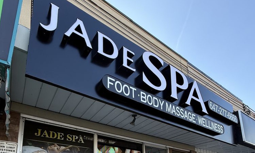 Image 4: 45 or 60-Min Couples Foot or Body Massage