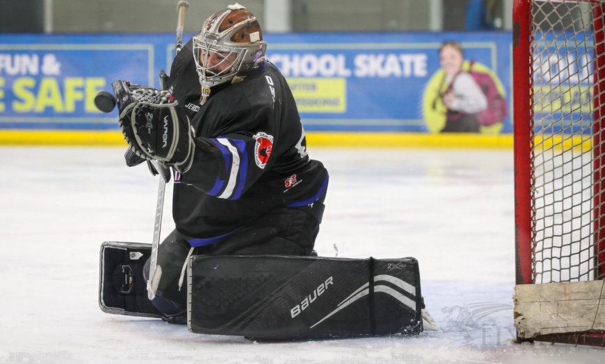 Image 9: Invicta Mustangs Ice Hockey Team