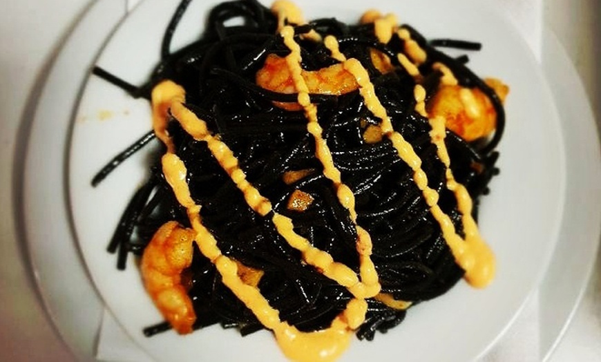 Image 3: Saborea el Mediterráneo: menú completo para 2 o 4 personas