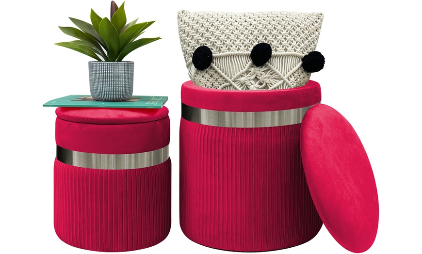 Image 6: Ensemble de deux poufs modernes en velours