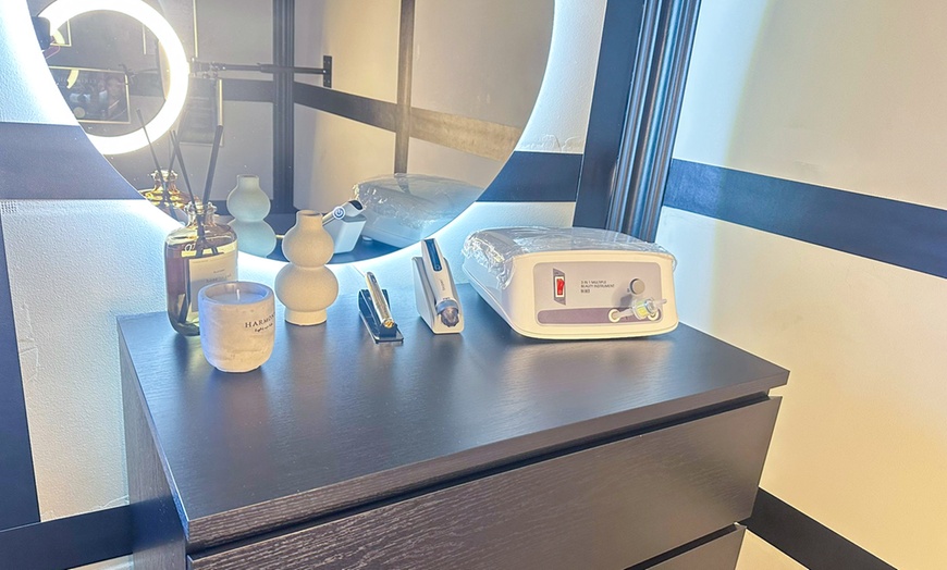 Image 3: Kies jouw ideale glow: dermaplaning of microdermabrasie in Emmeloord