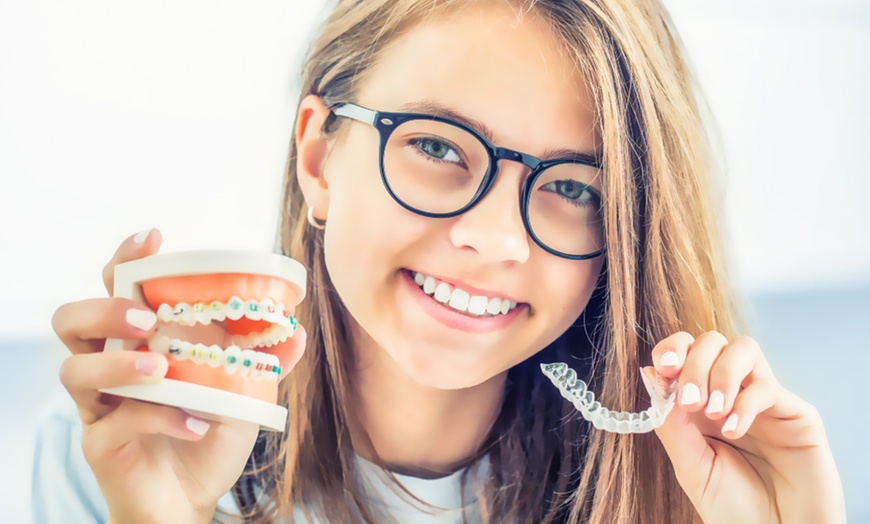 Image 2: Brackets con revisiones, estudio completo u opción  de escaneo 3D