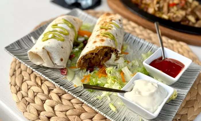 Menú mexicano para 2 o 4 personas con michelada especial de la casa