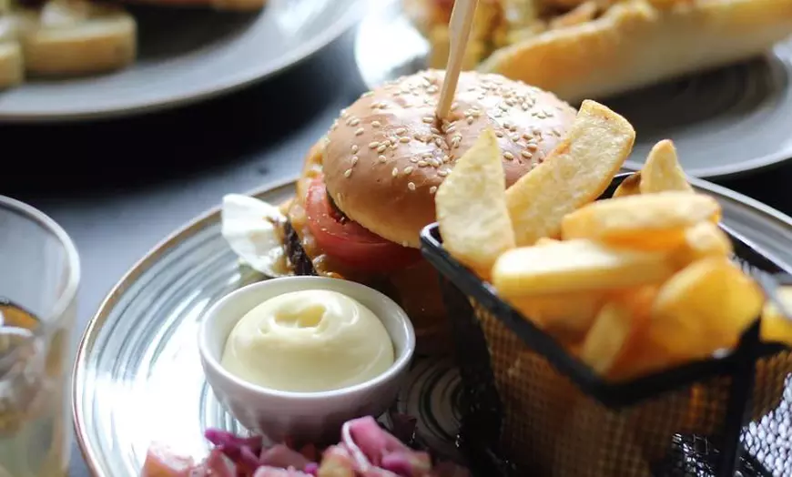 Image 2: Tot 54% korting op  bij Petals & Pals – Restaurant & Bar