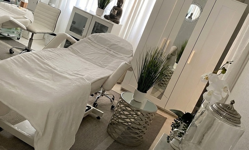 Image 3: Get One, Two or Three Diamond Microdermabrasion and Dermalogica Peel
