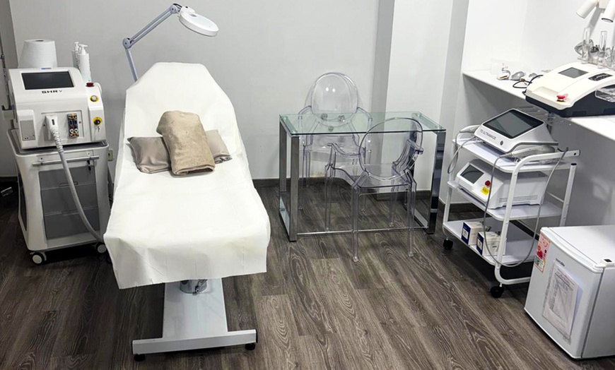 Image 6: Hasta 3 sesiones de maderoterapia facial o corporal y radiofrecuencia