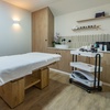 Image 1: Massage au choix d'1h et soin du visage de 45 min en option