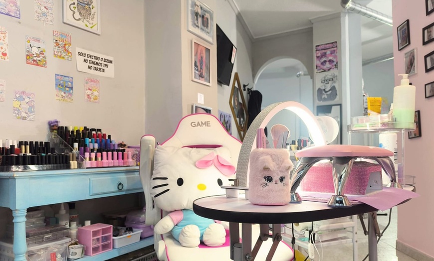 Image 5: Manicura, pedicura o manipedi con esmaltado normal o semipermanente