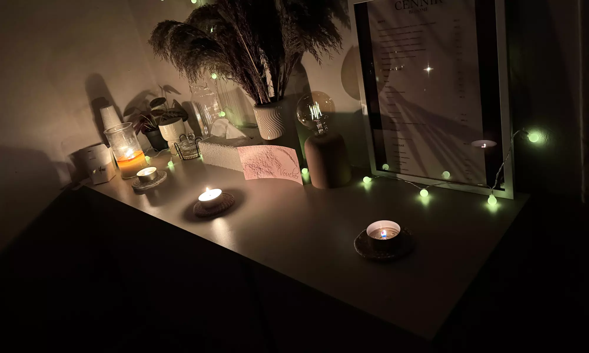 Naturalne odmłodzenie: masaż twarzy bańkami chińskimi lub liftingujący z opcjonalną stylizacją brwi (do -37%) - Image 4