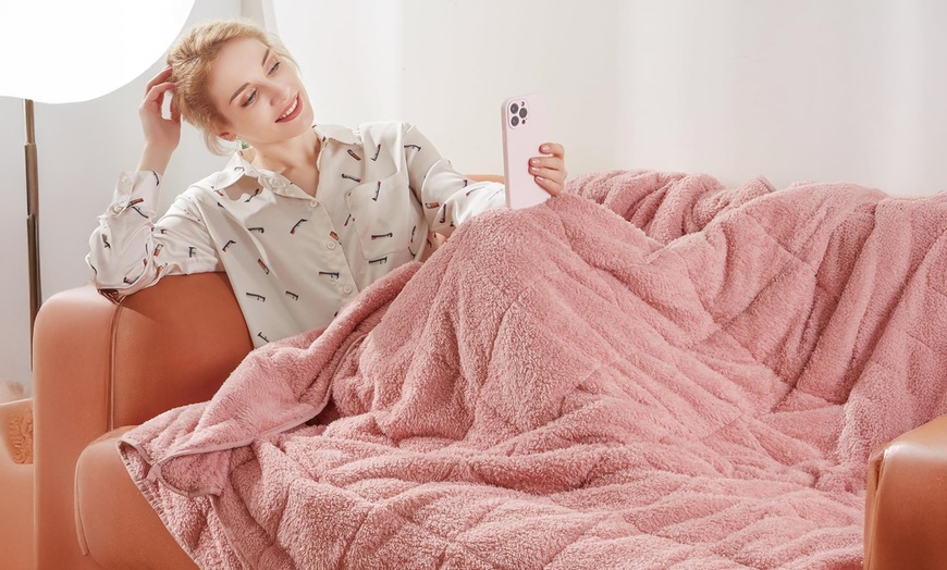 Image 15: Fleece Weighted Blanket for Adults in Various Colours and Sizes