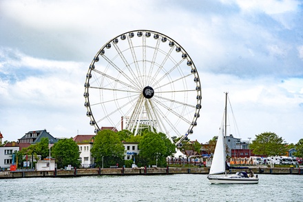 Weinfahrt mit dem Riesenrad 6 Weine, Antipasti, Brot und Wasser für 2 Personen - Riesenrad.de