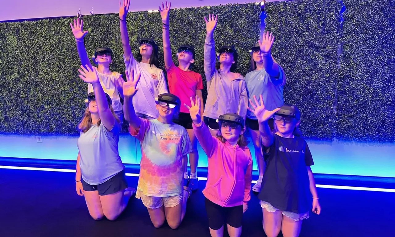 VR Escape Room Team Adventures – Immersive Fun