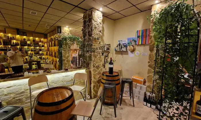 Cata de vinos para 2 o 4 personas con tablas de queso, jamón y hummus