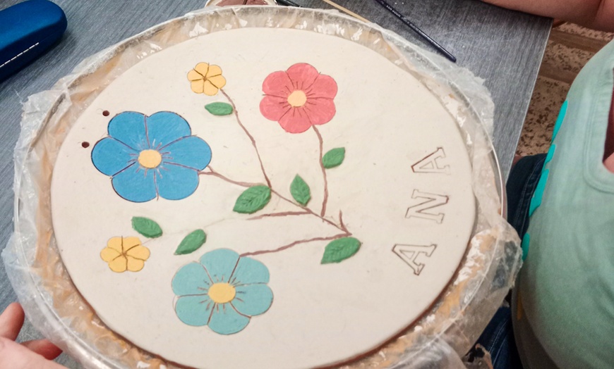 Image 2: Taller de cerámica de 2 horas con bebida incluida para 1 o 2 personas