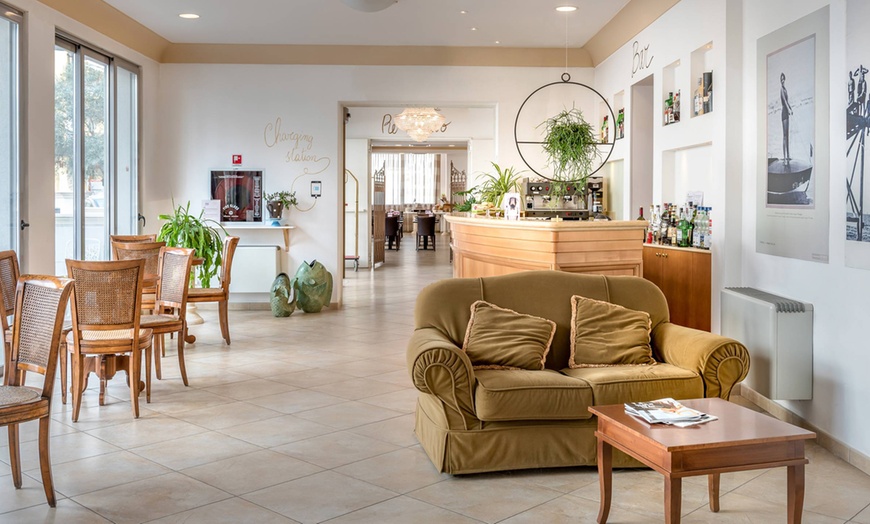 Image 9: Rimini 4*: soggiorno con colazione, idromassaggio, cena o massaggio 