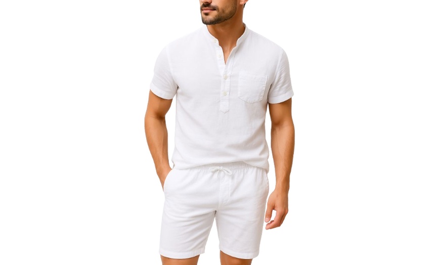 Image 5: T-shirt homme avec col à boutons