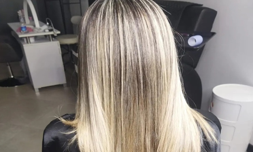 Image 15: Sesión de peluquería con opción a corte, tinte o mechas para 1