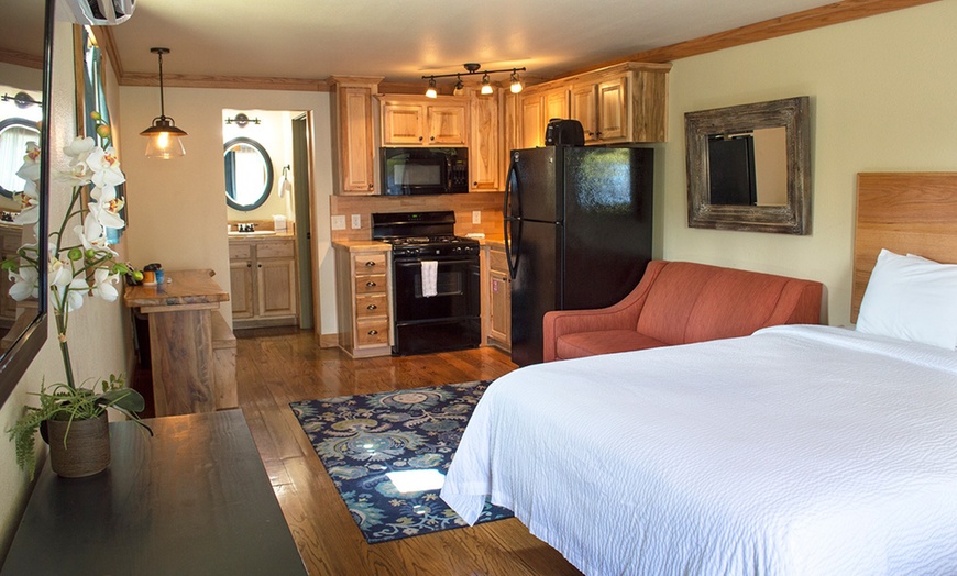 Image 9: Riverbend Cabins: Family Fun & Waterpark Access in New Braunfels, TX