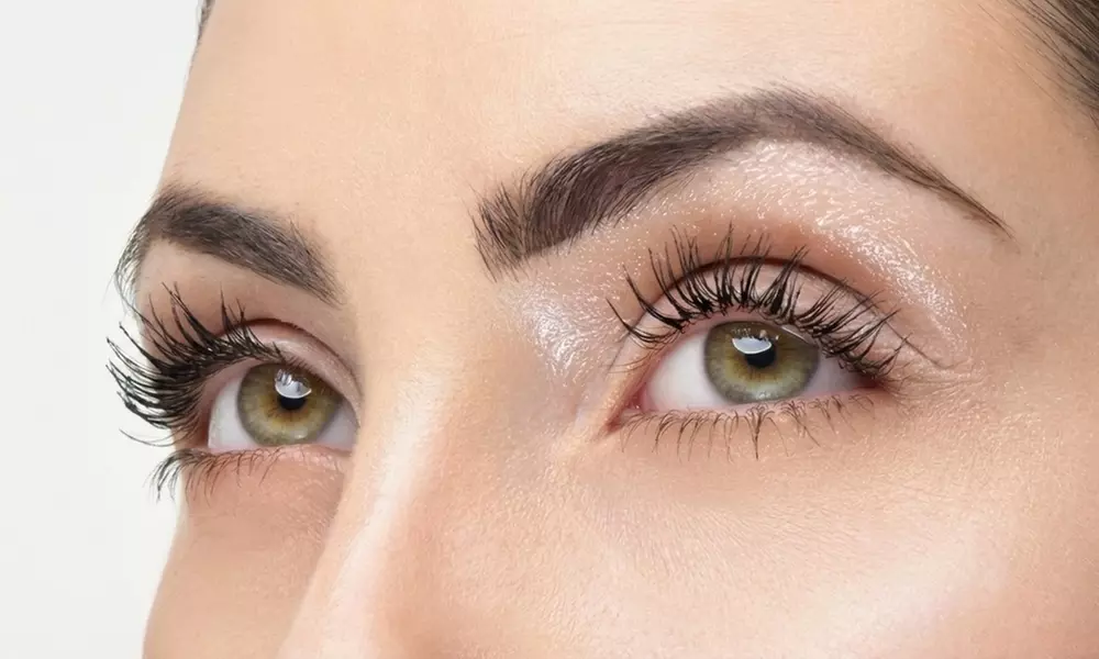Lifting y tinte de pestañas con diseño, depilación de cejas y laminado