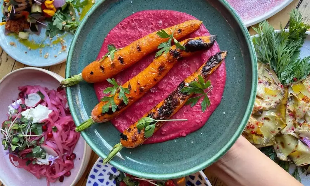 Menú vegetariano creativo en Superchulo para 2 o 4 con bebida y postre