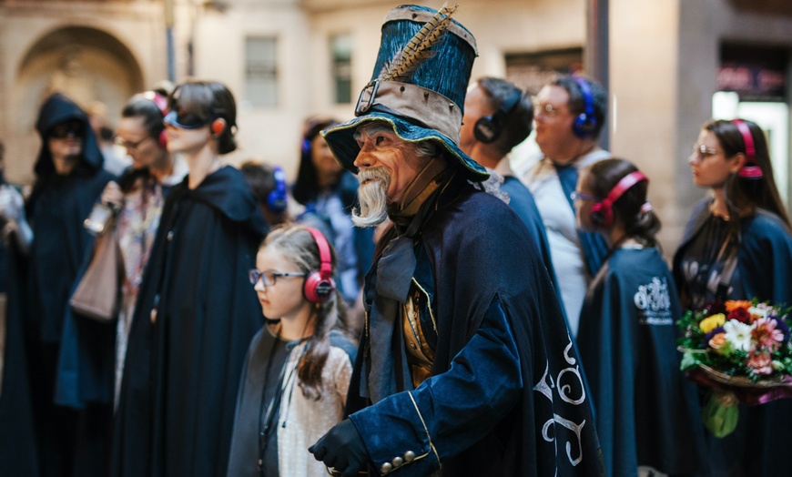 Image 4: Abendliche Stadtführung durch Berlin in Theaterform für 2 - 4 Personen