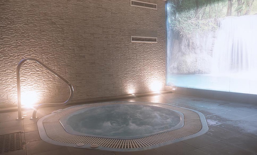 Image 3: Experiencia de lujo para 2 en el circuito spa del Granada Palace